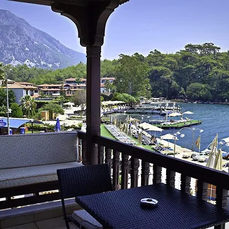 Akyaka Yacht Club Bed & Breakfast *